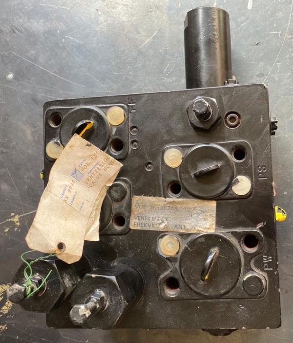 1VOE15126248-Valveblock-Volvo- parts-L150F, L180F-L180F- HL- L220F