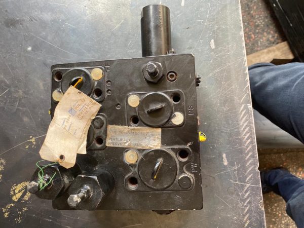 VOE15126248-Valveblock-Volvo- parts-L150F, L180F-L180F- HL- L220F